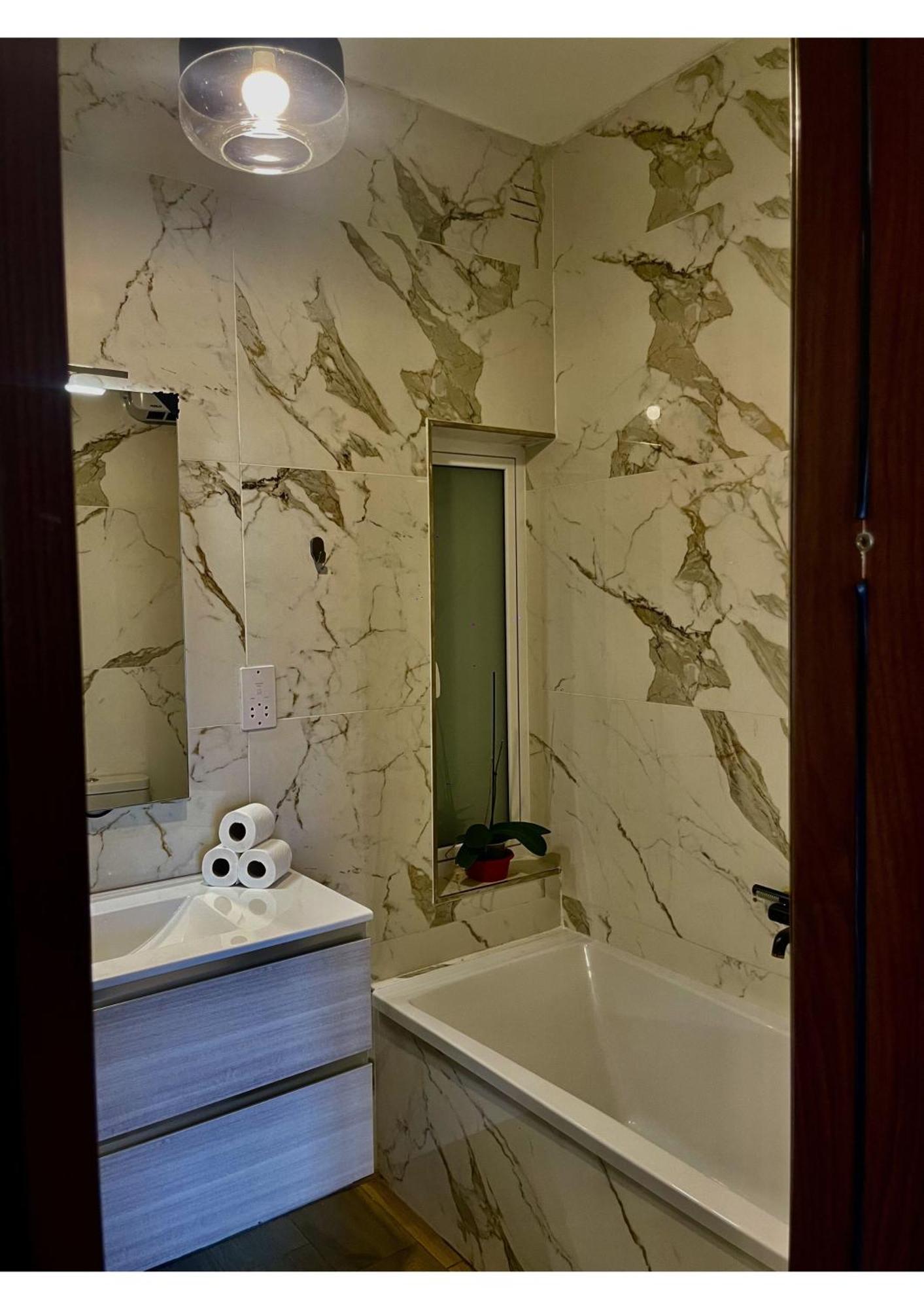Airport Accommodation Bedroom With Bathroom Self Check In And Self Check Out Air-Condition Included Mqabba Dış mekan fotoğraf